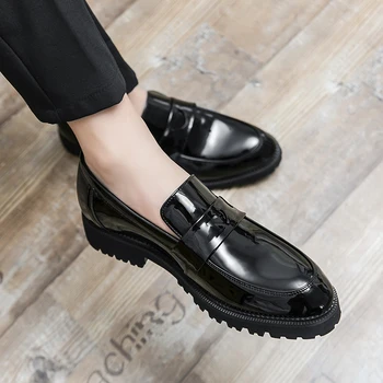 2023 Yeni erkek ayakkabıları Moda Sivri Tasarımcı Loafer'lar Üzerinde Kayma Yüksek Kaliteli Düğün Parti deri ayakkabı Orijinal İş Resmi 1