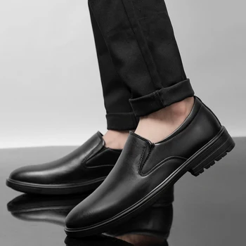loafer'lar erkekler hakiki Deri Moda Erkekler İş Elbise oxfords Yuvarlak Ayak Siyah ayakkabı Oxford Nefes Resmi Düğün Ayakkabı erkekler