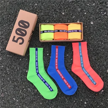 Moda Çorap Kadın Floresan Renk Çorap Kadın Gelgit Sokak Bölüm Kore Çorap Şerit Mektup spor çorapları 3 çift / kutu