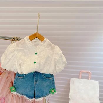 Yaz Kız giyim setleri Dantel Puf Kollu Üst + Aplike Çiçekler Kot Şort Moda Bebek Çocuk Kıyafet Çocuk Giysileri Takım Elbise